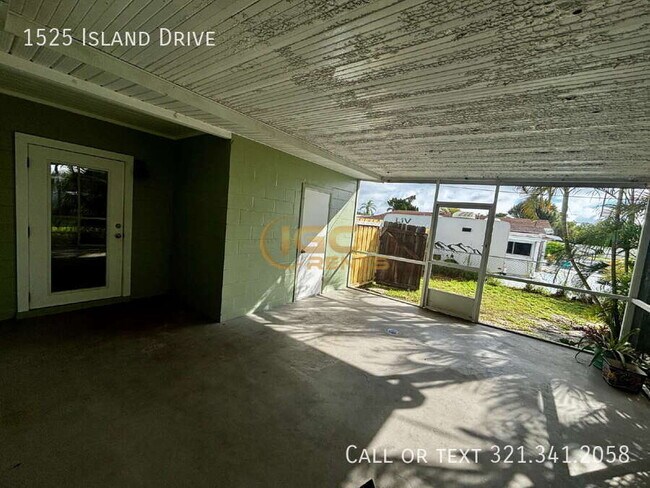 Building Photo - 1525 Island Dr