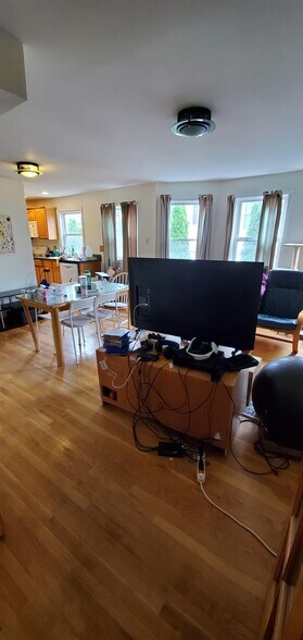 Building Photo - 16 Underwood Park