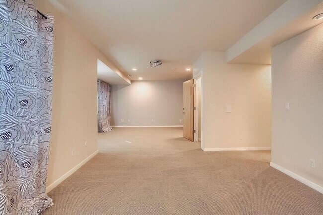 Building Photo - 2421 Rose Ct