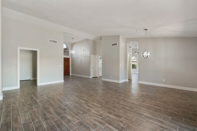 Building Photo - Ironwood Village - Completely Remodeled Interior, Single Level with Pool!