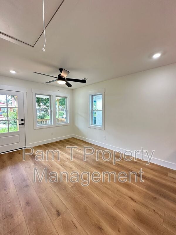Building Photo - 618 E Waldburg St