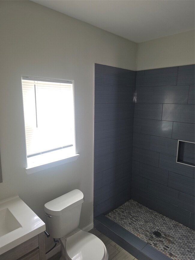 Building Photo - 3221 Ennis St