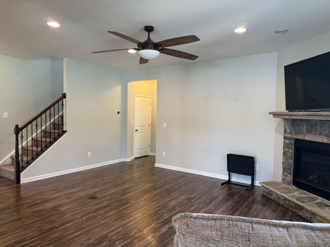 Building Photo - Five Bedroom Home in The Villages of Denver