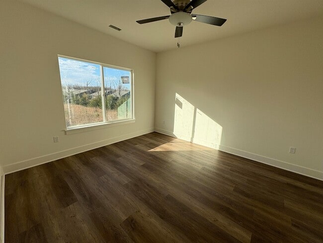 Building Photo - 4831 N Vassar Ave