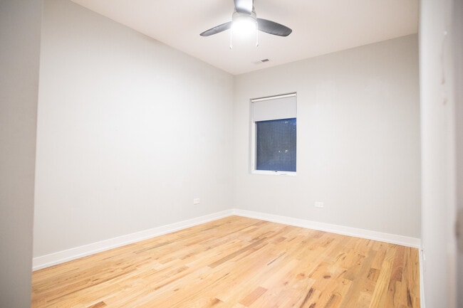 Building Photo - 1028 N California Ave