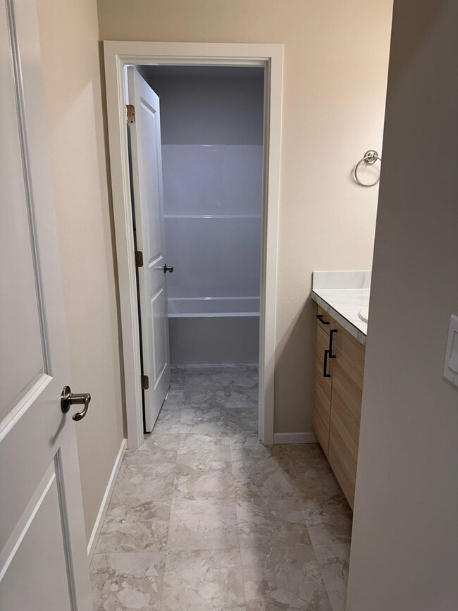 Building Photo - Beautiful Spanaway Home! Apply Today