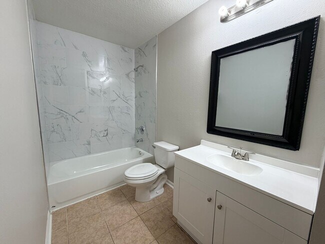 Building Photo - 1BR/1BA Timberlin Parc Luxury Condo