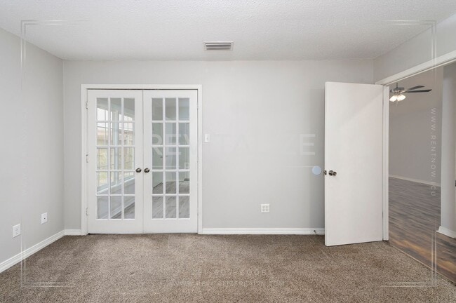 Building Photo - Alluring 3 Bed 2 Bath Home by Medal of Honor Park!