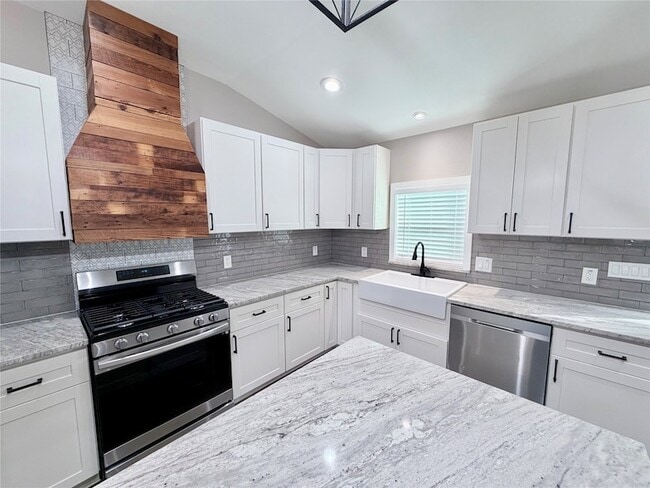 Building Photo - 710 N Rusk St