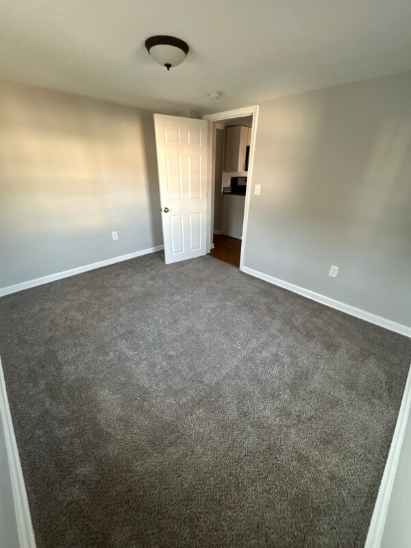 Building Photo - 240 Riverview Ave