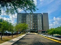 Building Photo - 111 deKoven Drive