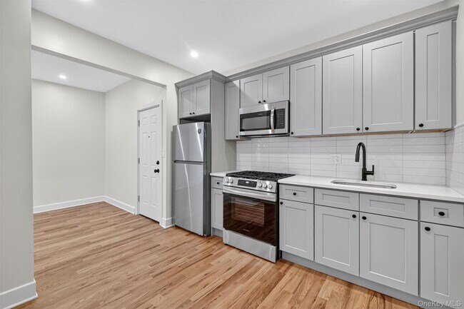 Building Photo - 79 Main St