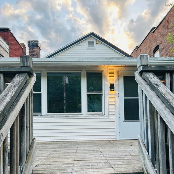 Building Photo - 366 4th St