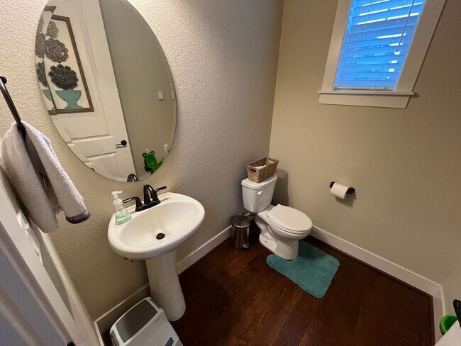 Building Photo - Beautiful Beaverton 3 Bedroom 2.5 Bathroom ~ Home In River Terrace w/ Level 2 EV Charger in Garage!