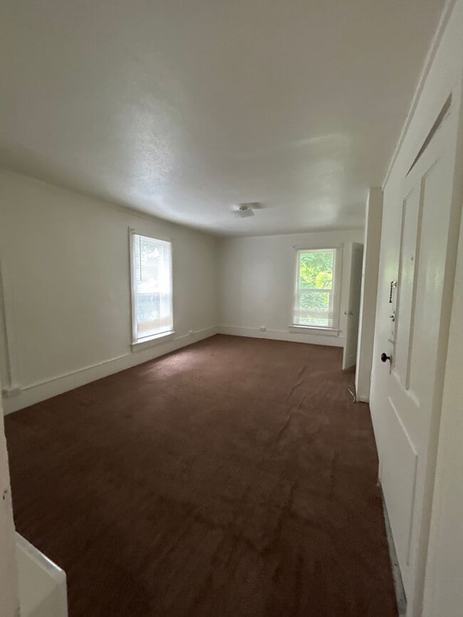 Building Photo - 404 2nd Ave E