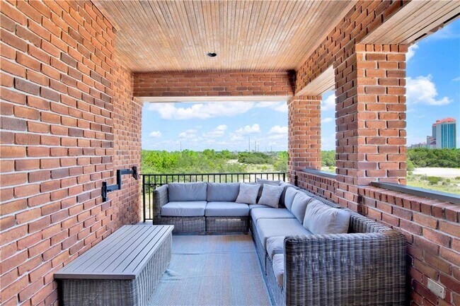 Building Photo - 16 Market St