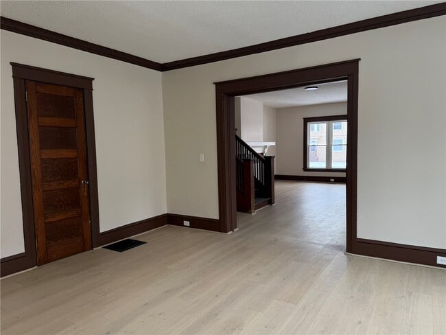 Building Photo - 414 Walnut St