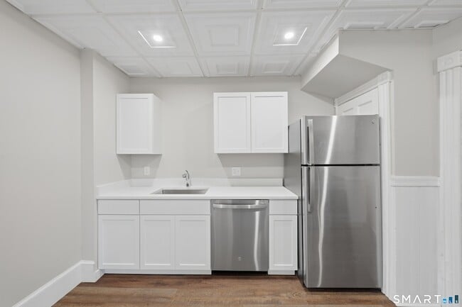 Building Photo - 45 Dunham St