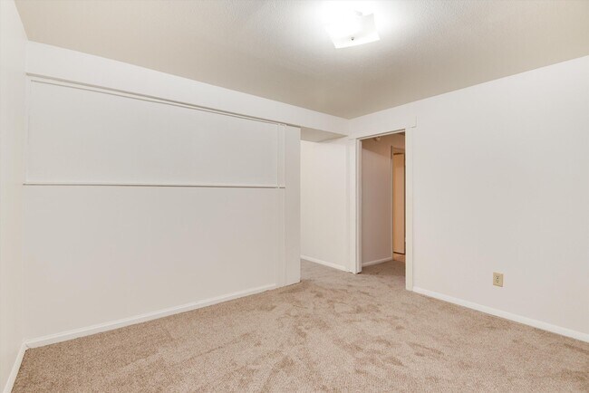 Building Photo - 16176 E Bates Dr