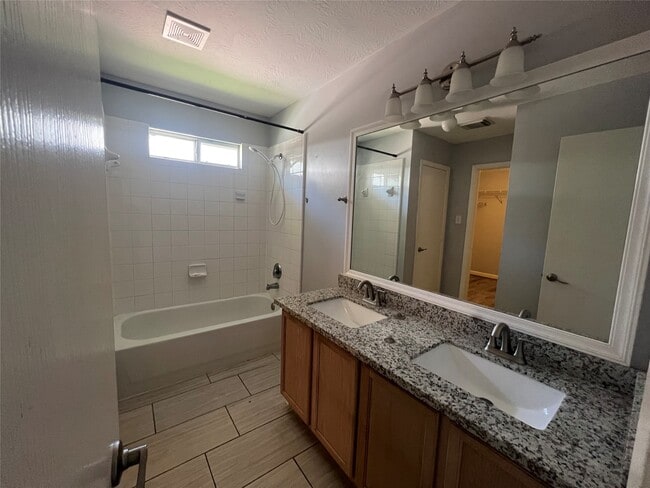 Building Photo - 19631 Plantation Tree Ct