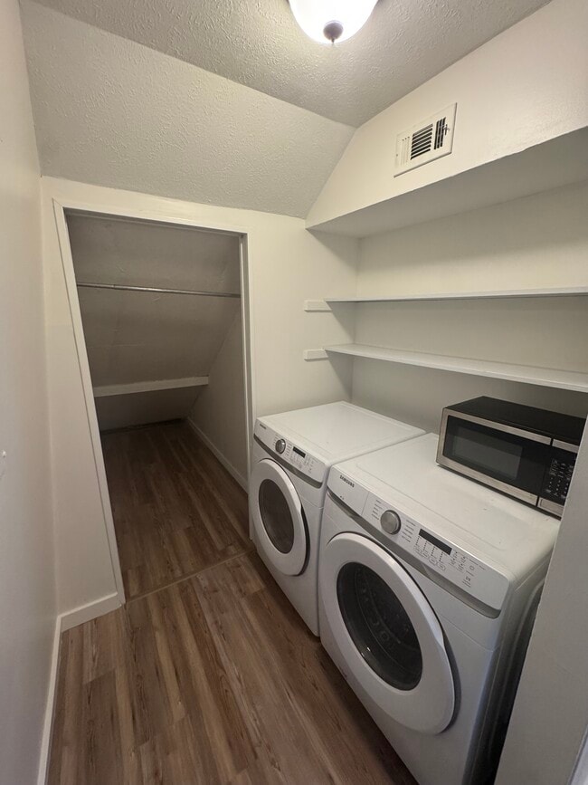 Building Photo - 1825 Flagg Ave