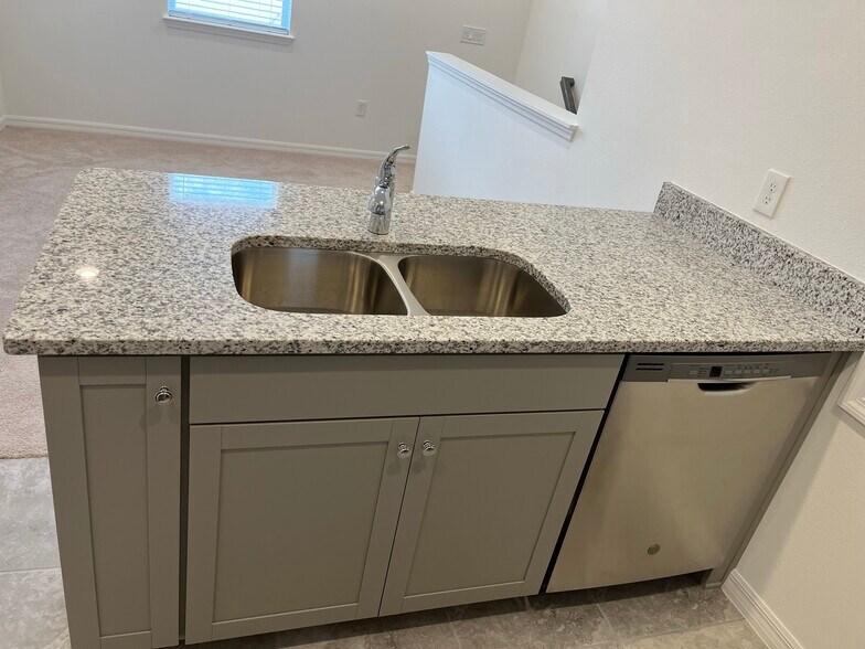 Kitchen - 16036 Micelli Dr