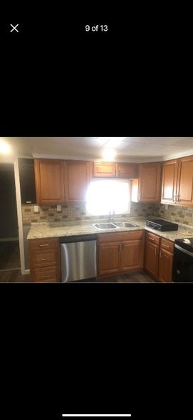 Building Photo - 654 Emerson St