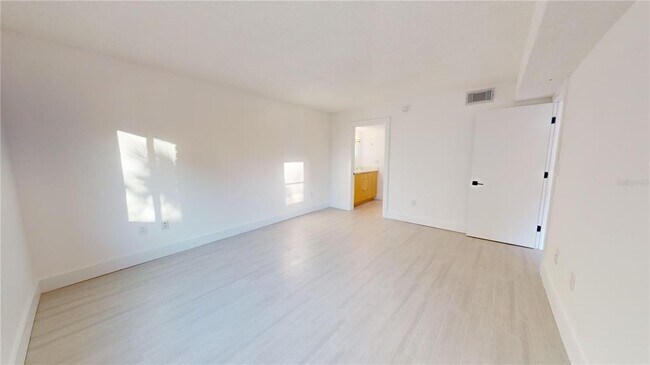 Building Photo - 301 87th Ave