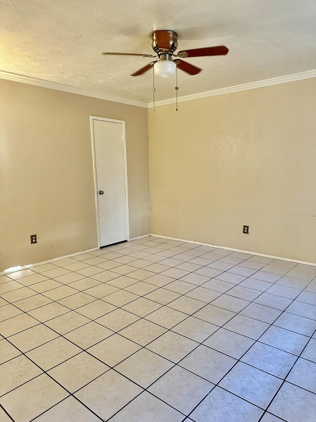 Building Photo - 16118 Lazy Ridge Rd