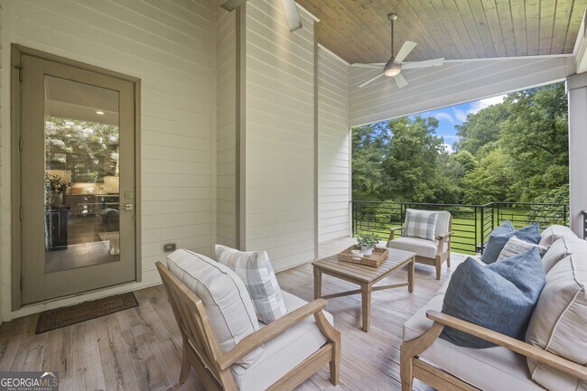 Building Photo - 1742 Helen Dr NE