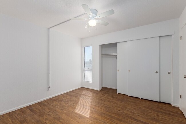 Building Photo - 2 Bedroom townhouse