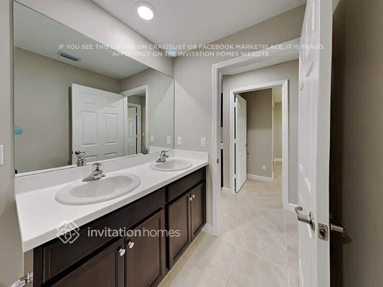 Building Photo - 714 SW McCracken Ave