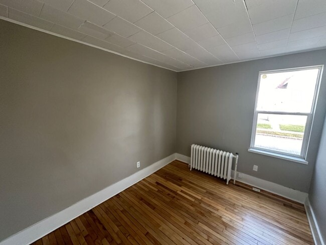 Building Photo - 3 Bedroom Duplex