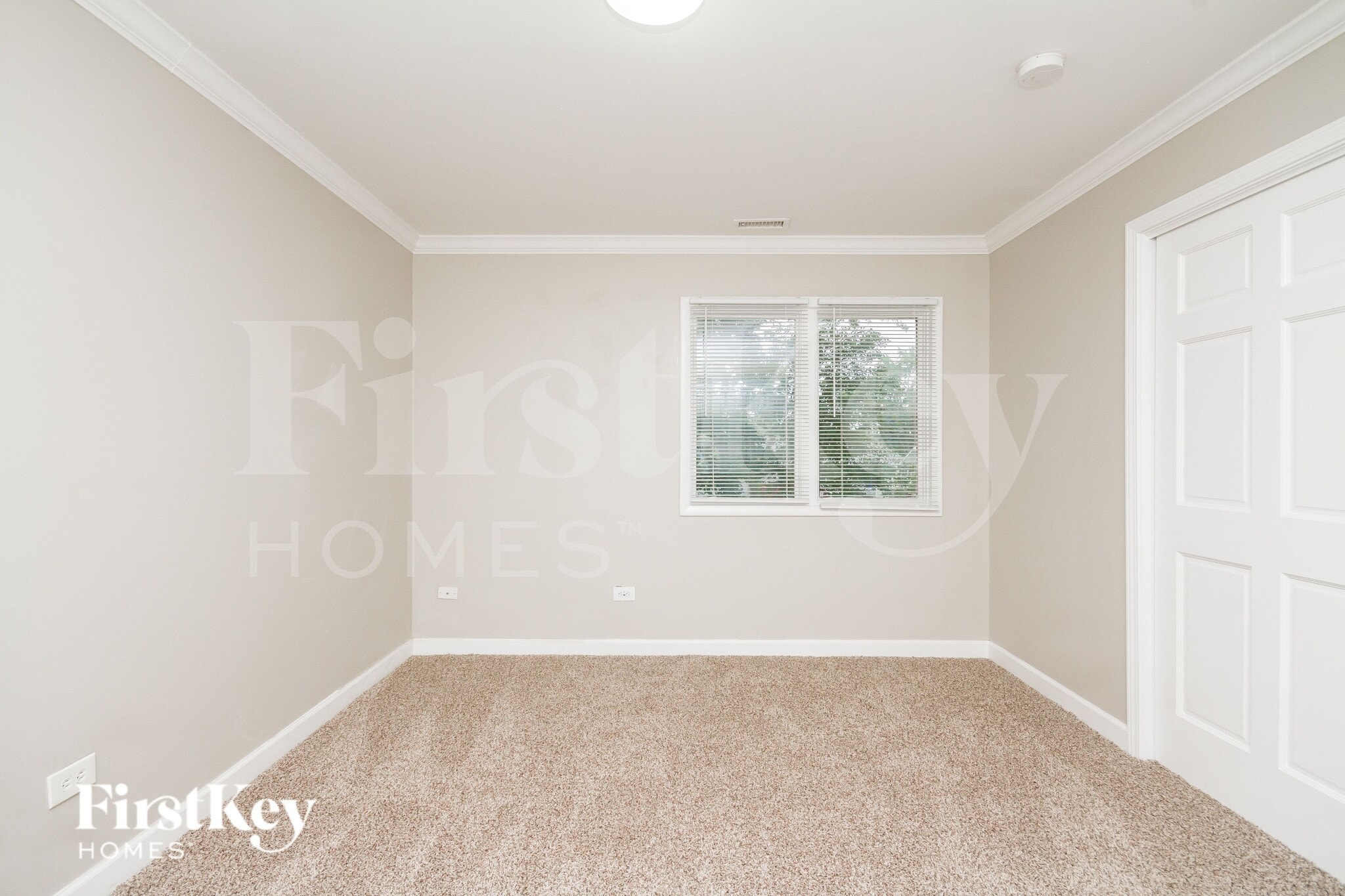 Building Photo - 439 W Margaret Terrace