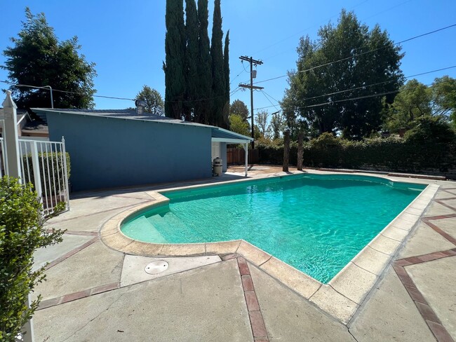 Building Photo - Adorable pool home in Sherman Oaks