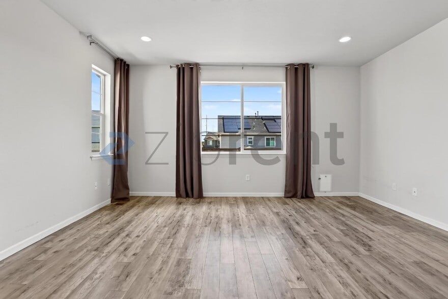 Building Photo - Unit