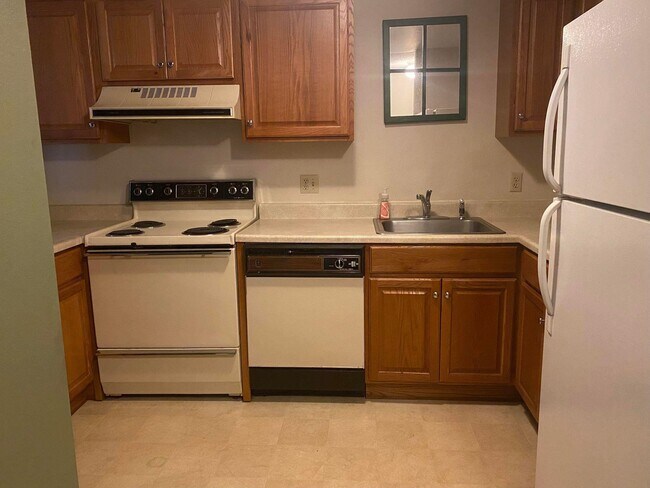 Building Photo - 37 Alice Dr