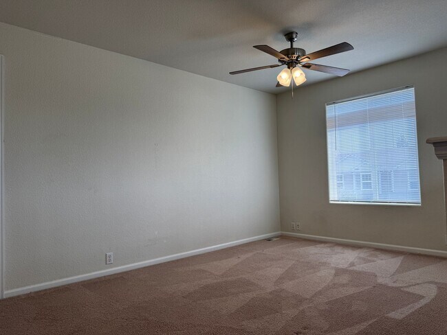 Building Photo - 7681 Sandy Springs Point