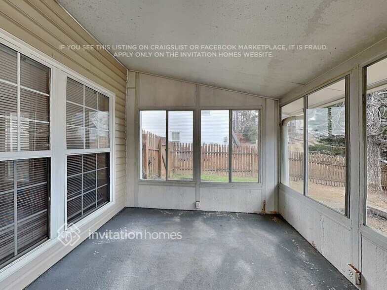 Building Photo - 1042 Simon Park Cir