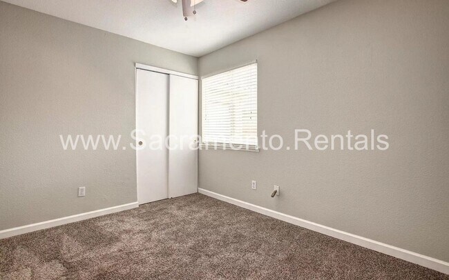 Building Photo - Spacious Elk Grove 5bd/3ba House with 3 Car Garage