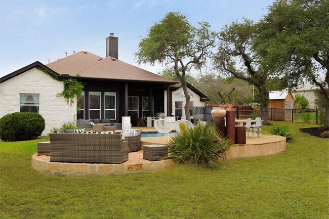 Building Photo - 300 Meadow Oaks Dr