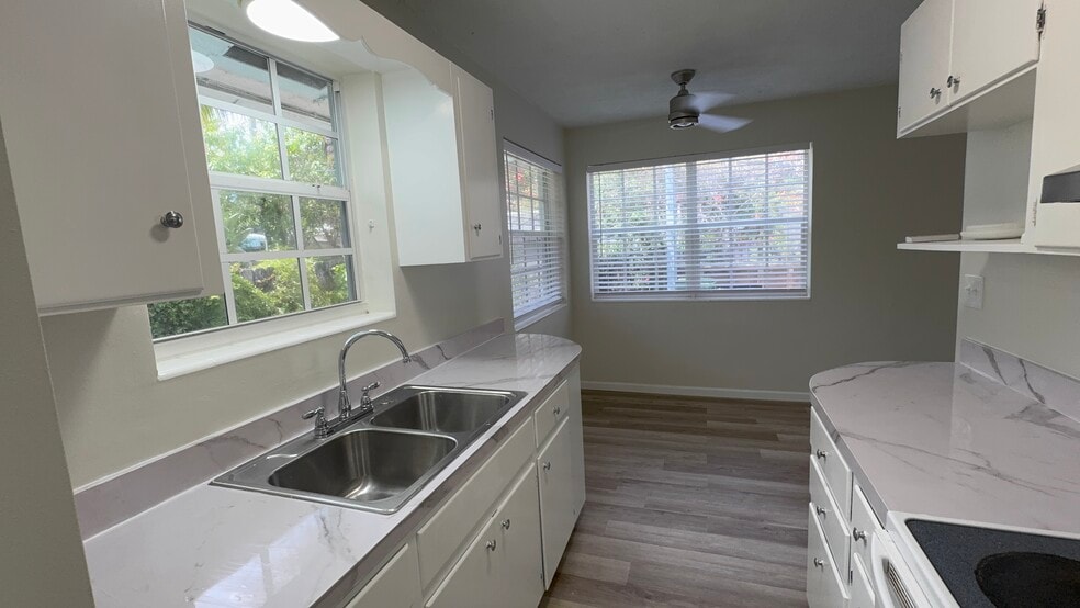 Kitchen (View) - 217 SW 11th Ct