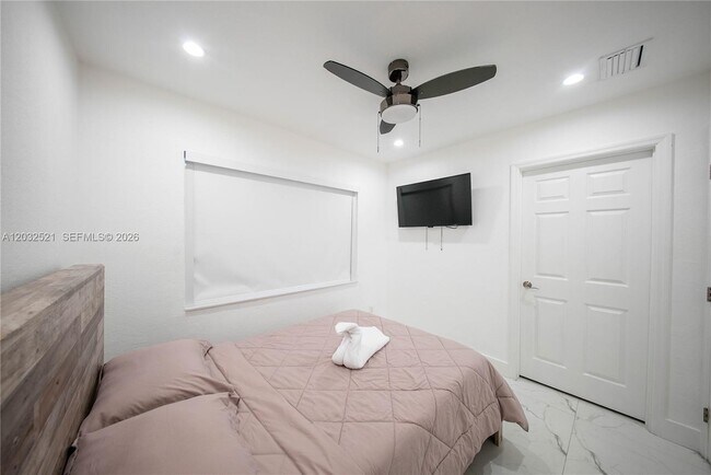 Building Photo - 280 NW 59th Ct