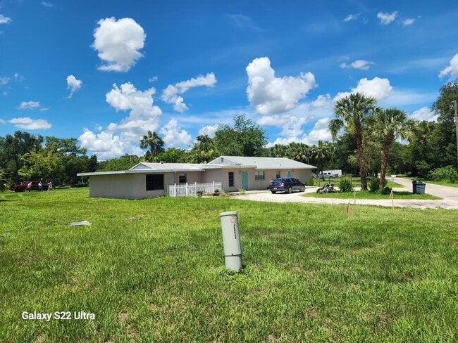 Primary Photo - 1821 Los Pinos Rd