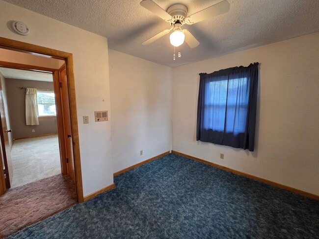 Building Photo - Well-Maintained 3BR Home – Garage + Washer/Dryer, dishwasher Included