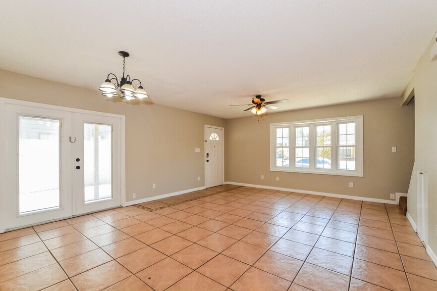 Building Photo - 515 Beechwood Ave