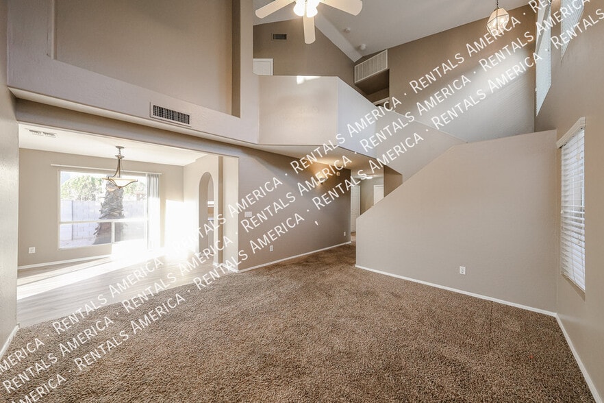 Building Photo - 3719 E Inverness Ave