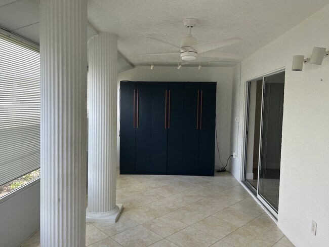 Building Photo - 451 Grove Isle Cir