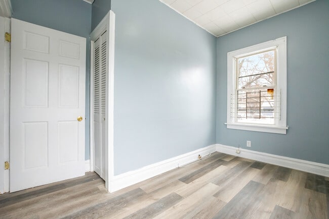 Building Photo - Home For Rent