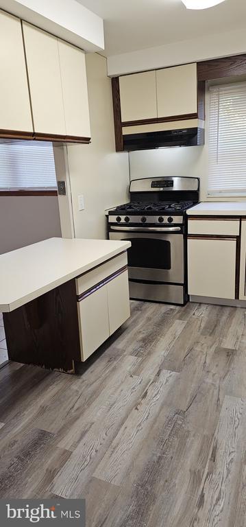 Building Photo - 435 N Springfield Rd